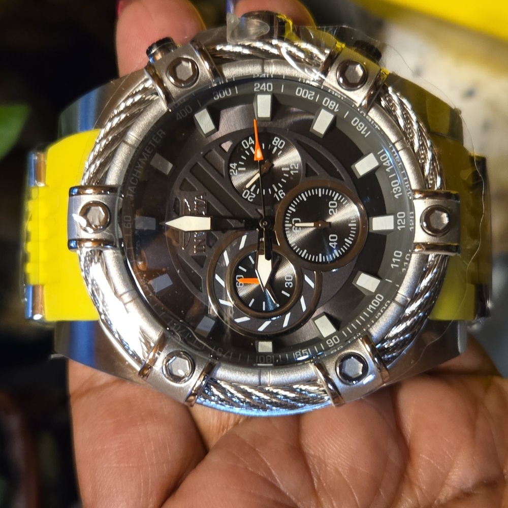 Invicta Bolt Yellow Stainless Steel 52mm Mens Watch NIB - Picture 4 of 4